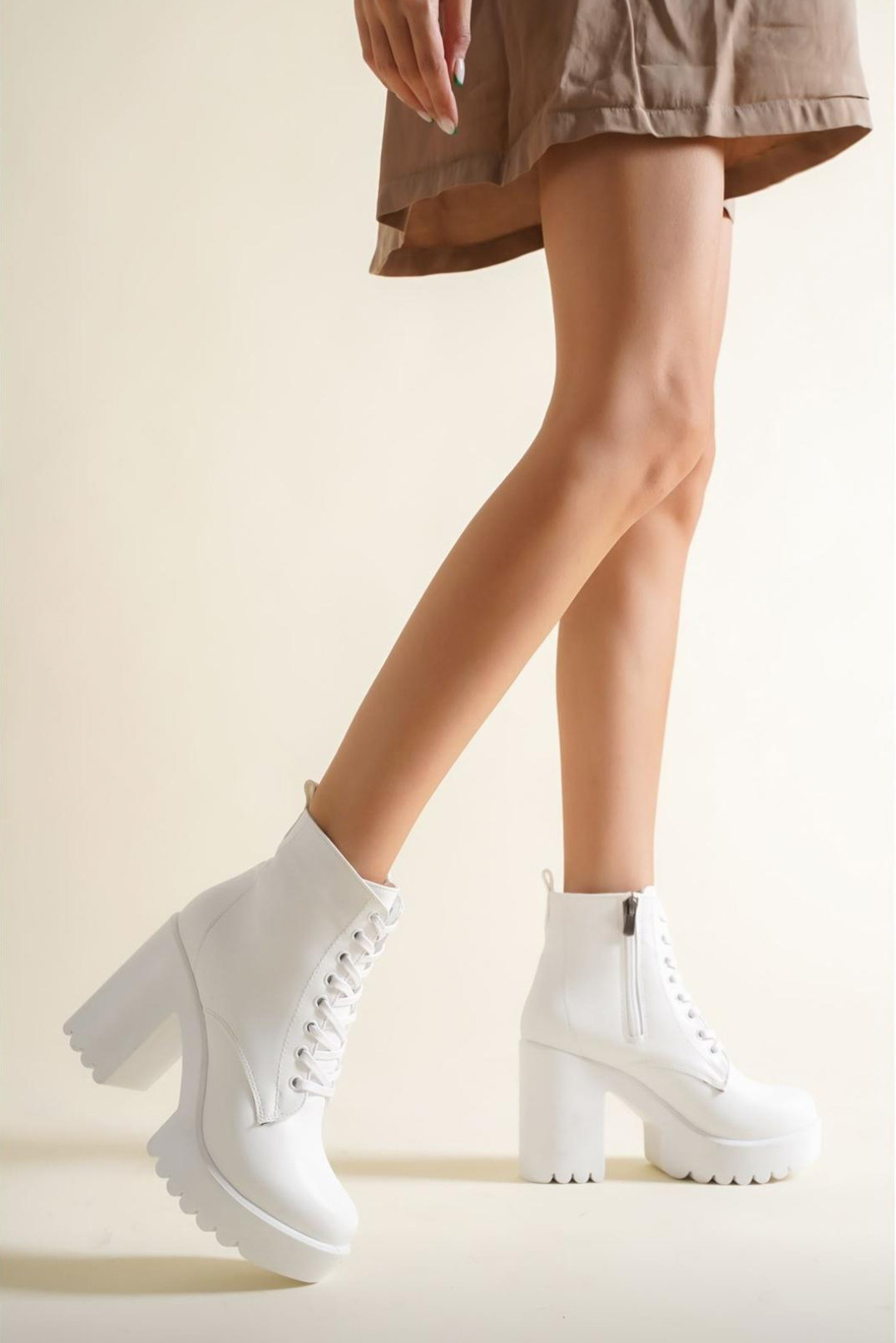 GDT Ayakkabı Beyaz Cilt Deri Yüksek Kalın Topuklu Kadın Bot