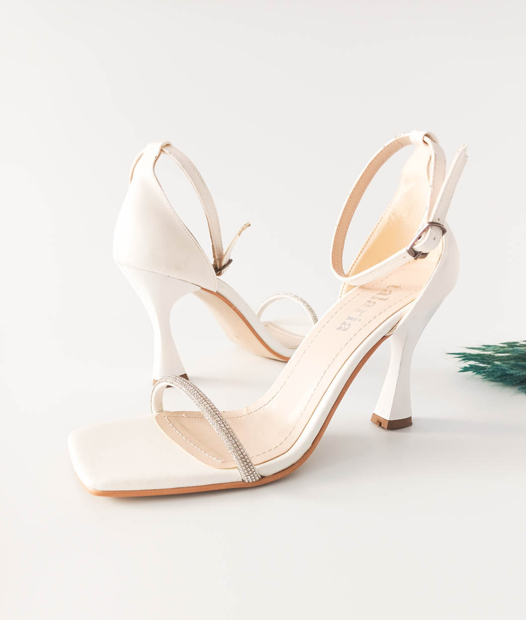 GDT Ayakkabı Cilt Beyaz Tek Bantlı Taşlı Kadın Abiye Ayakkabı