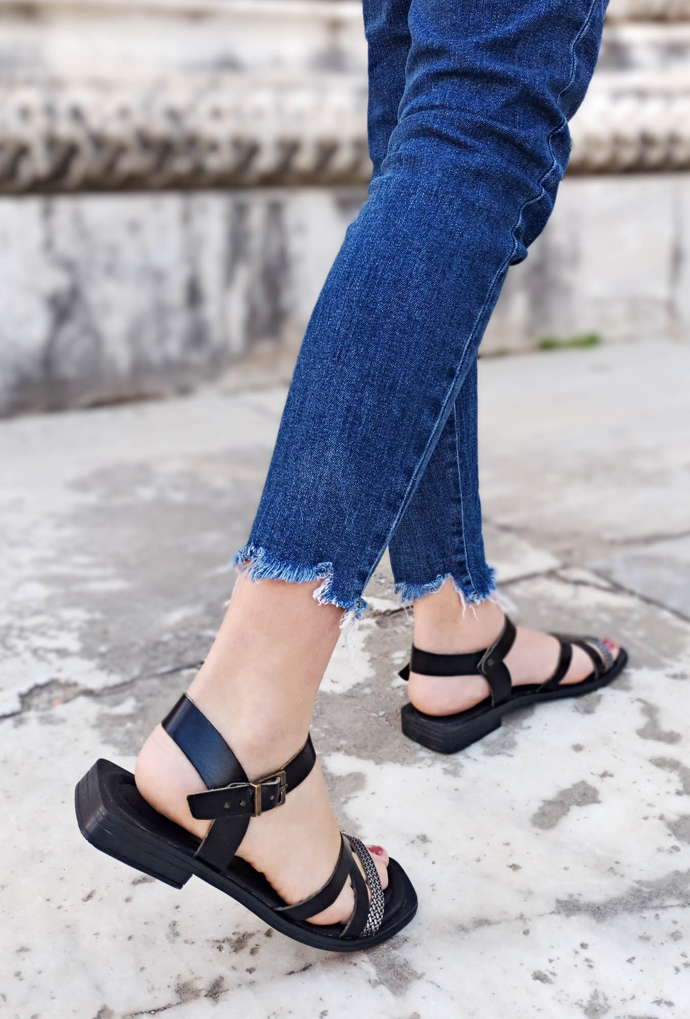 GDT Ayakkabı Siyah Platin Renk Hakiki Deri Bantlı Kadın Sandalet