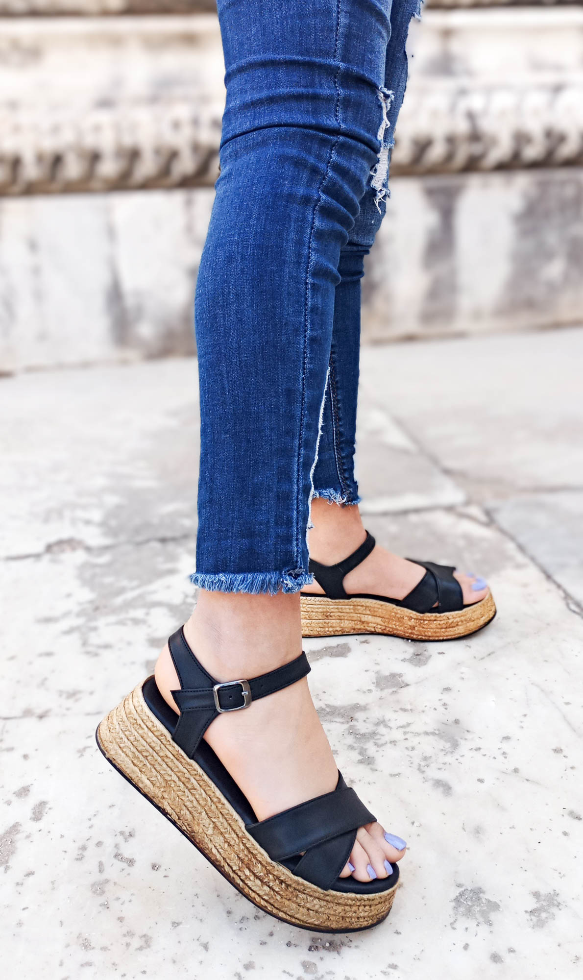 GDT Ayakkabı Siyah Renk Kalın Düz Taban Bantlı Kadın sandalet