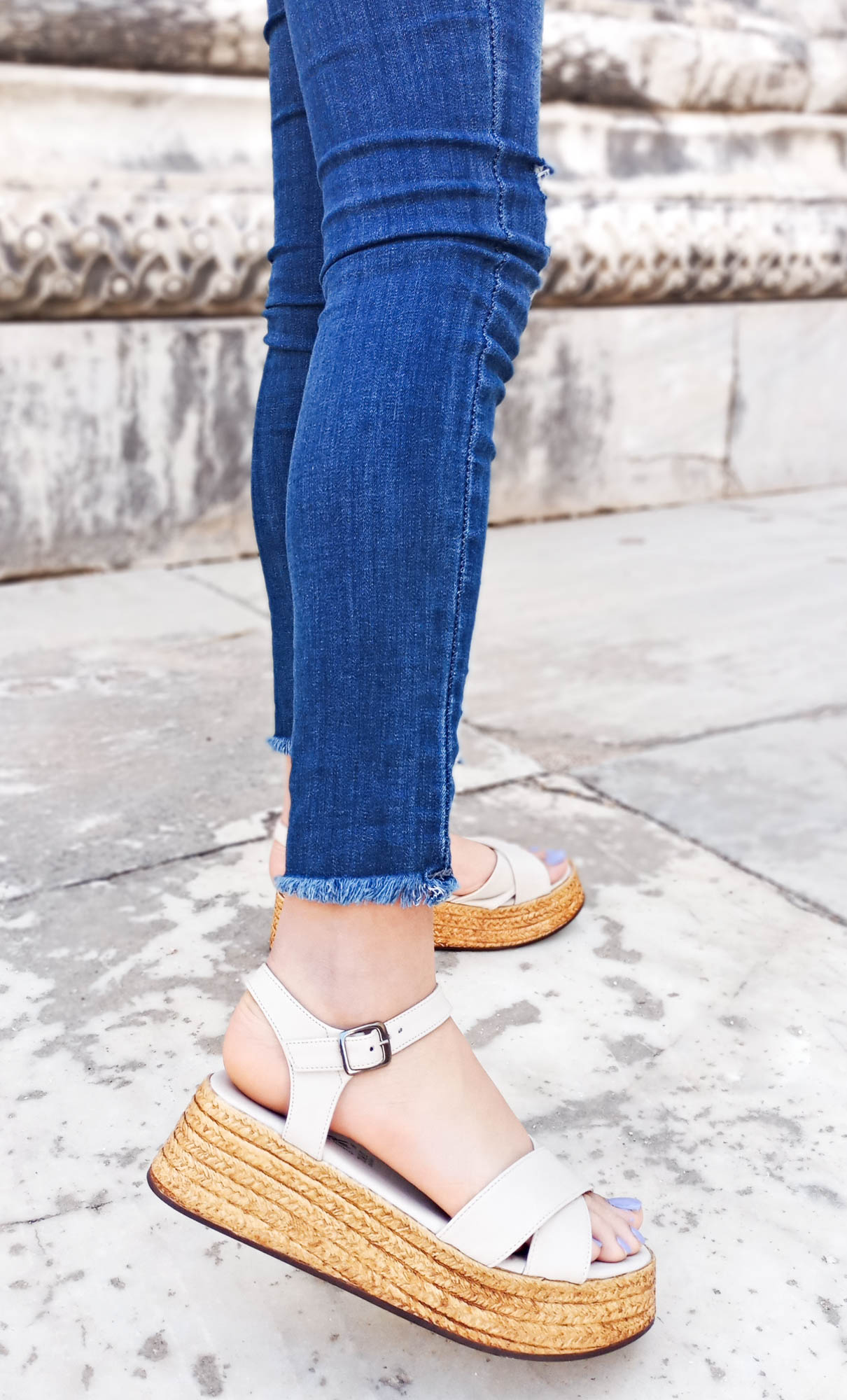 GDT Ayakkabı Ten Renk Kalın Düz Taban Bantlı Kadın sandalet