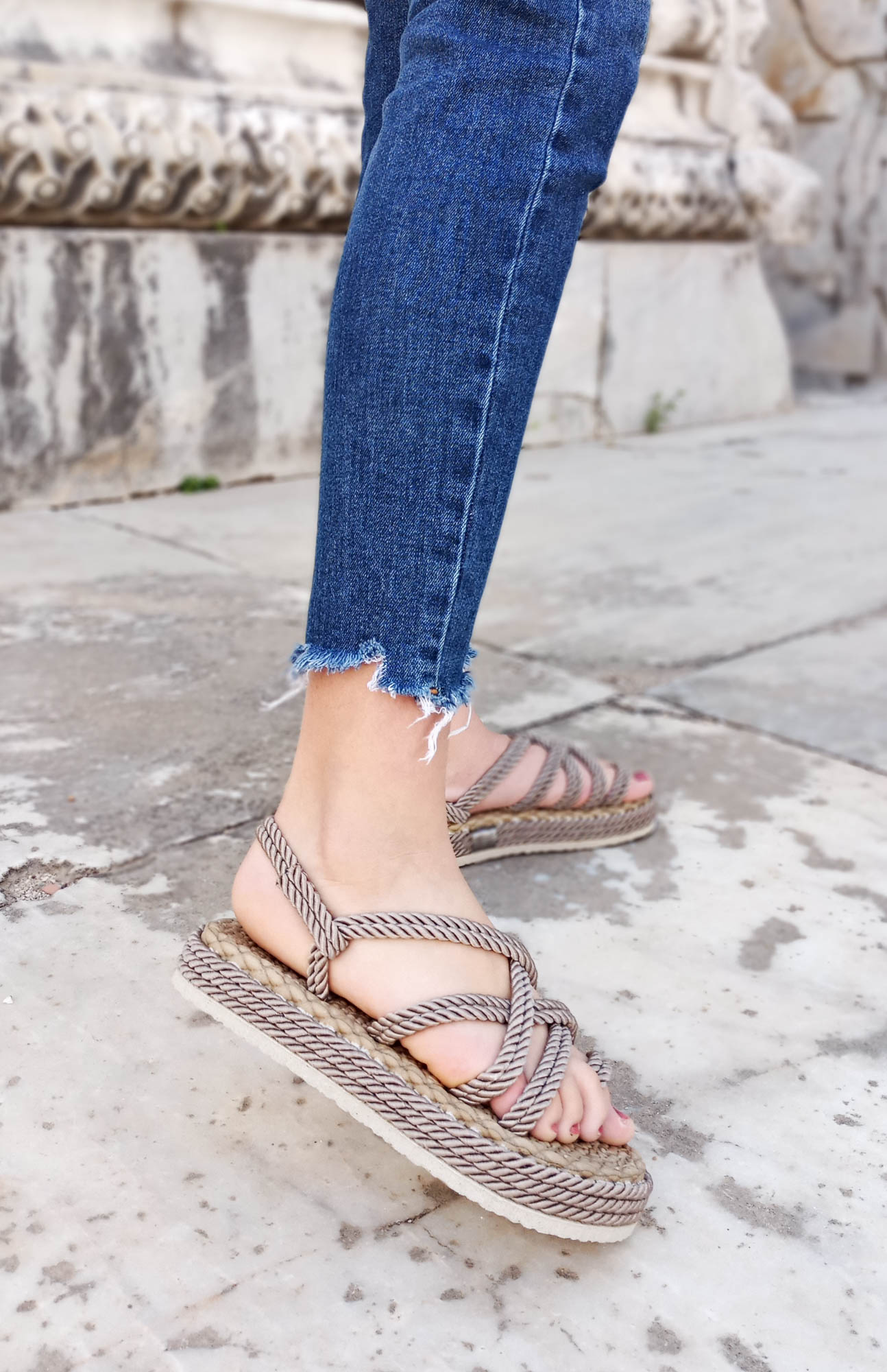 GDT Ayakkabı Vizon Renk Kalın Taban Halatlı Kadın Sandalet