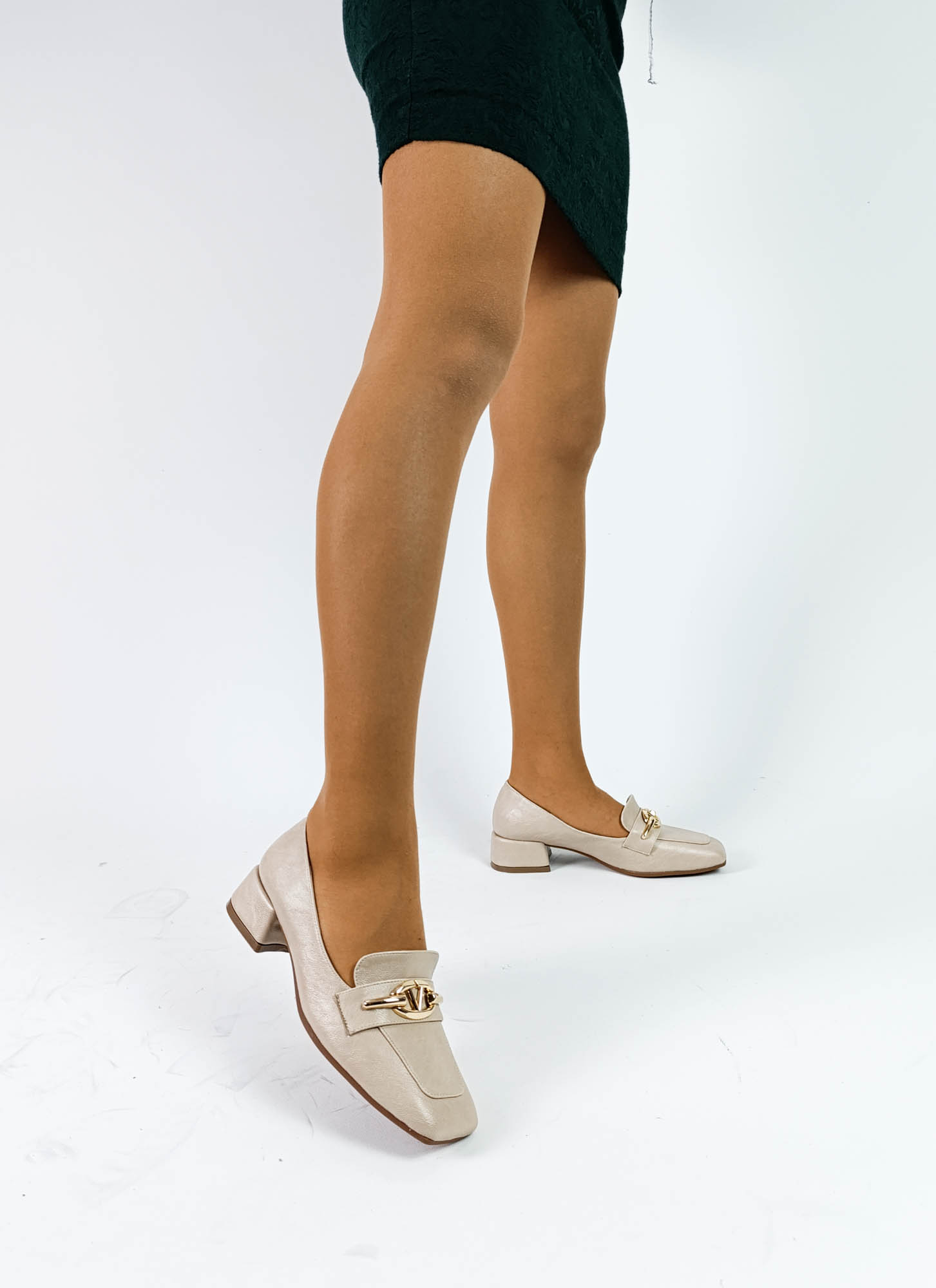 Bej Renk Kalın Topuklu Tokalı Kadın Topuklu Ayakkabı