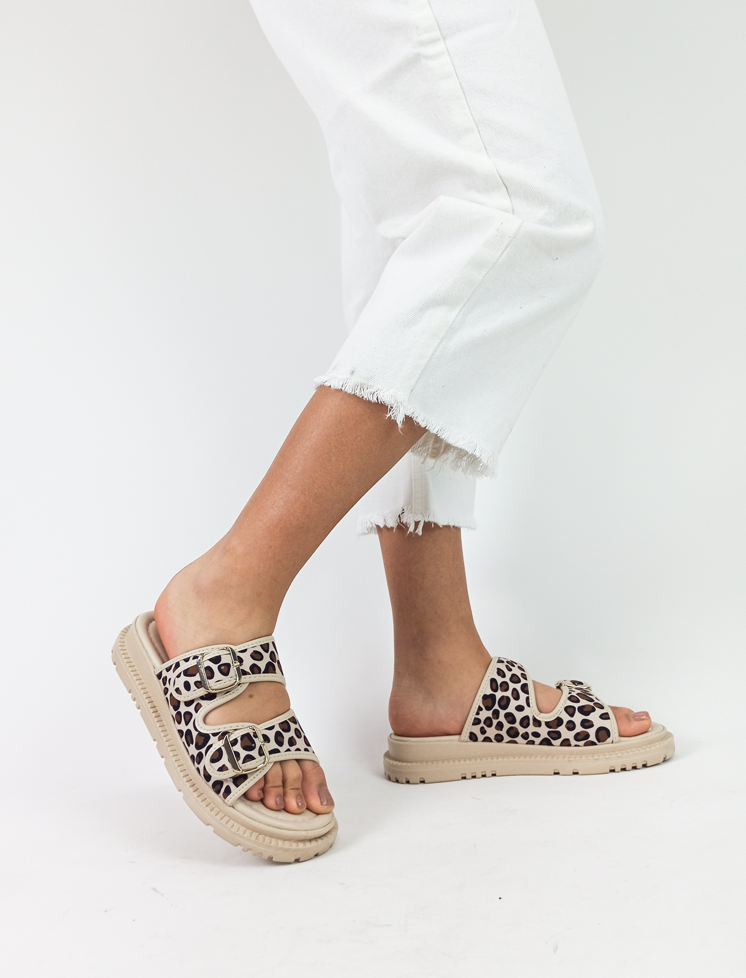 Bej Renk Leopar Desen Düz Taban Kadın Terlik