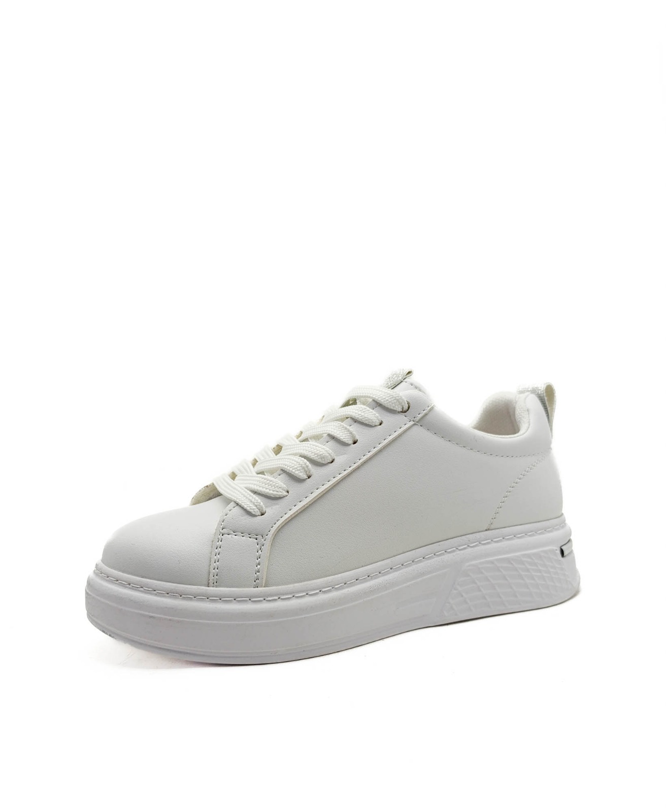 Beyaz Renk Bağcıklı Düz Taban Kadın Sneakers