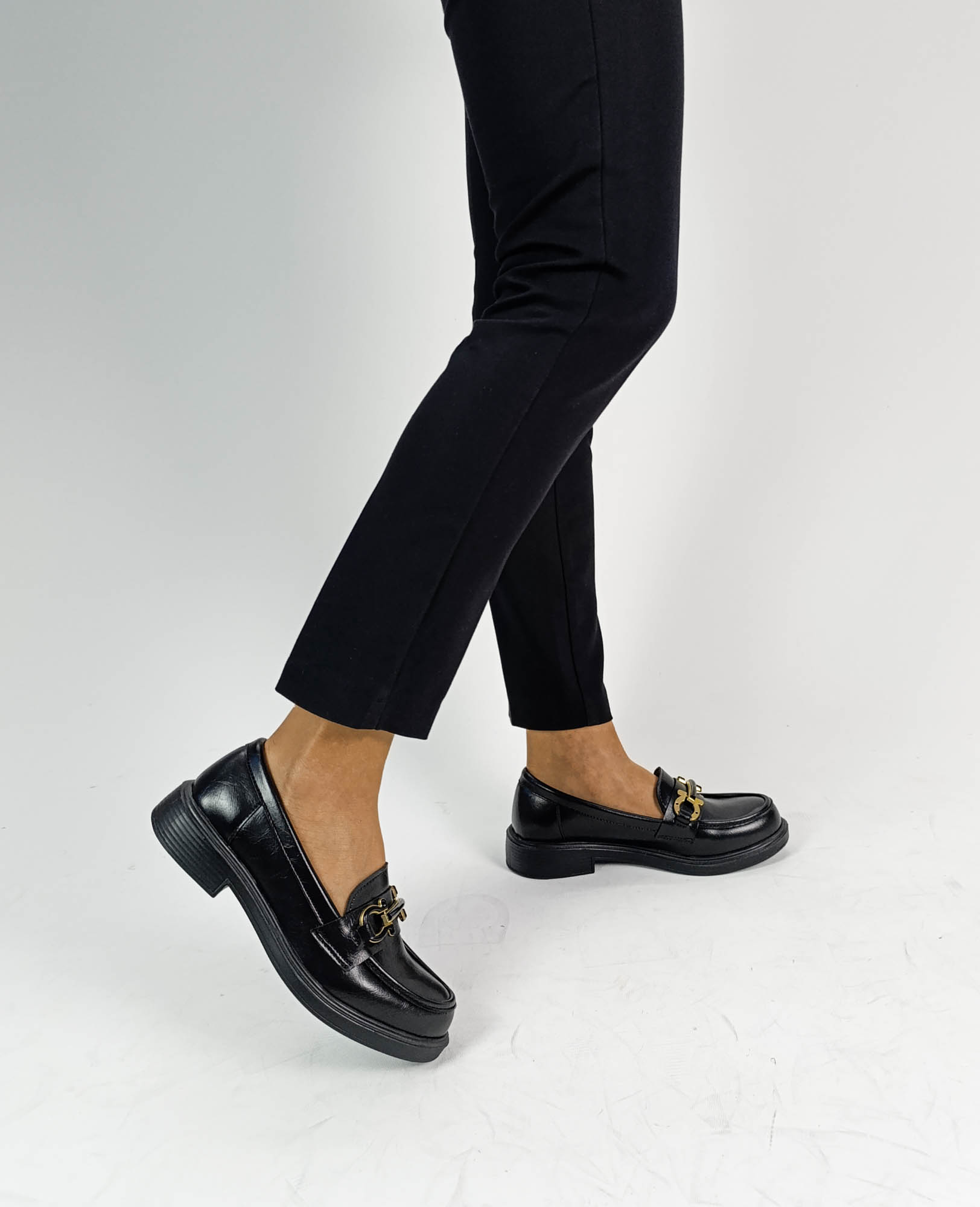 Siyah Rugan Tokalı Kadın Loafer Ayakkabı