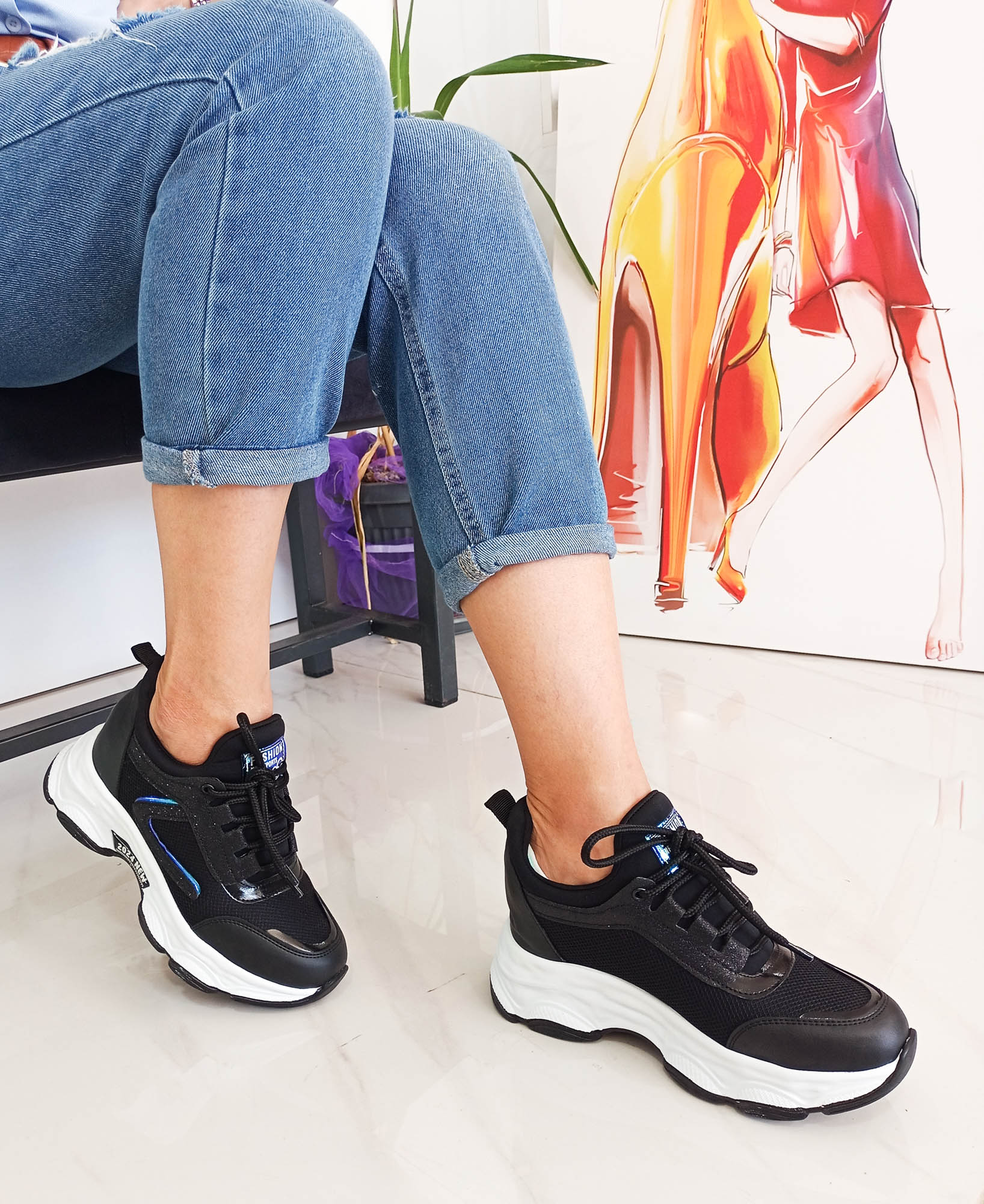 Siyah Gizli Dolgu Topuk Bağcıklı Kadın sneakers