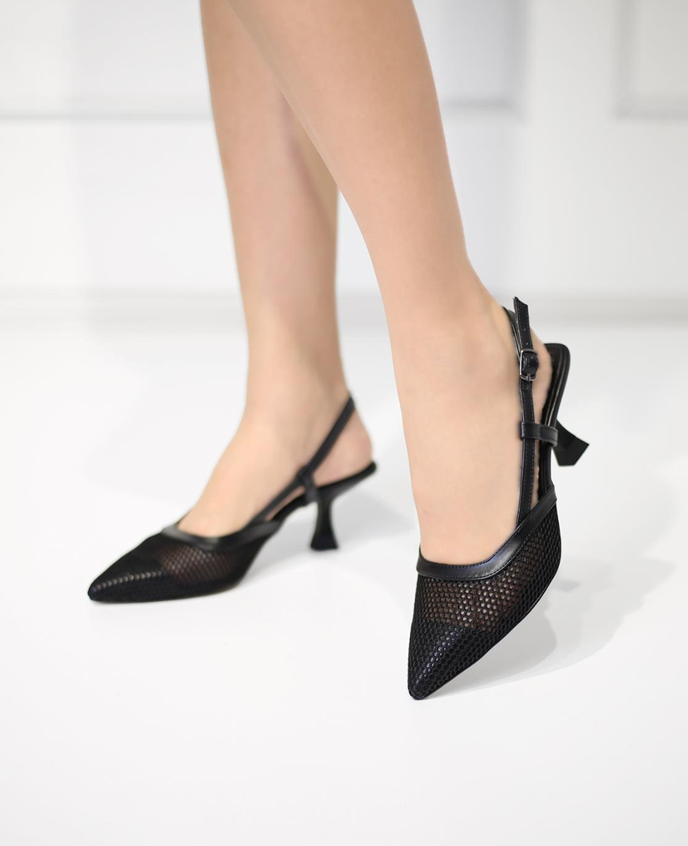 Siyah Renk Fileli Kadeh Topuk Arkası Açık Kadın Abiye Ayakkabı