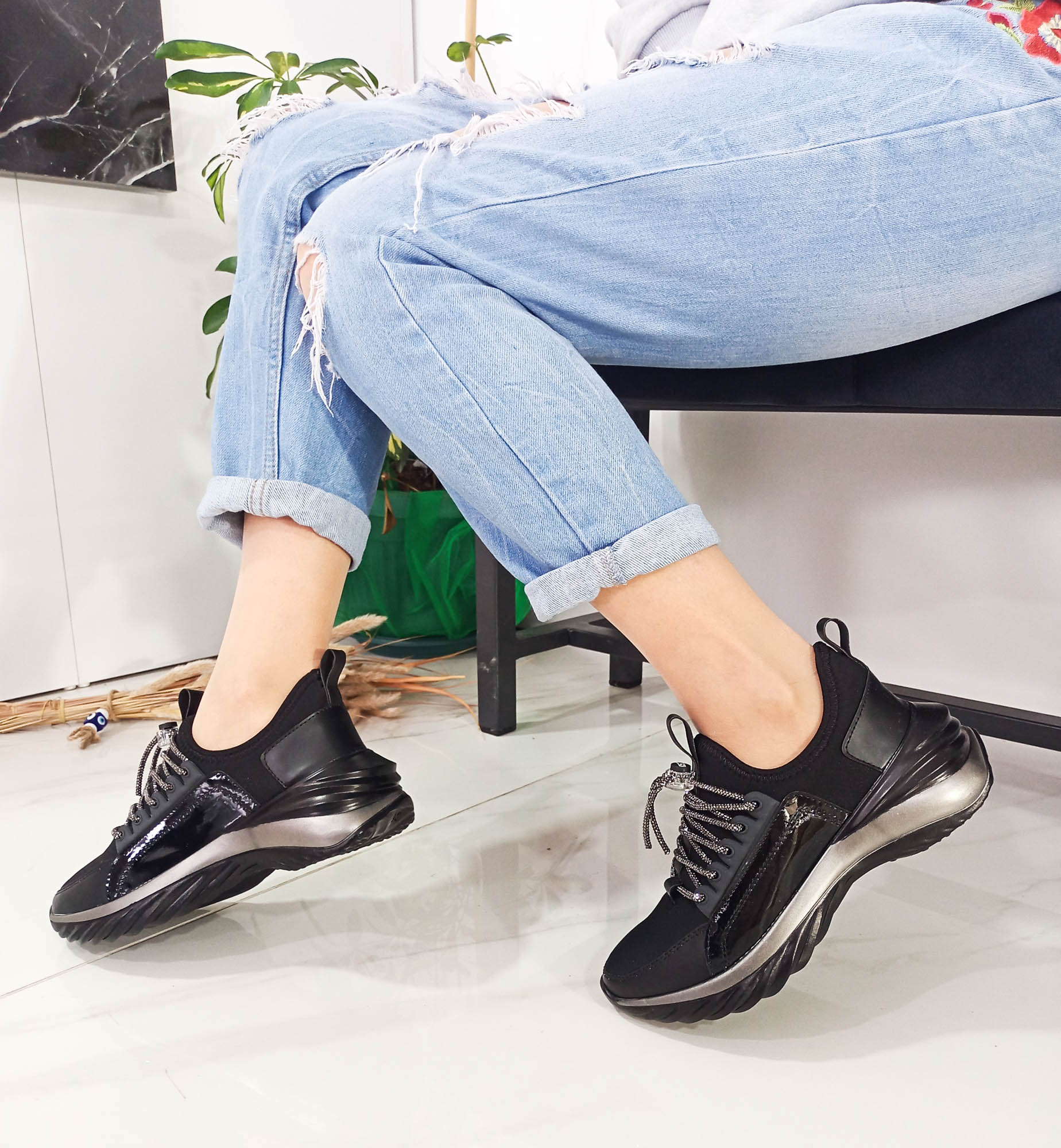 Siyah Renk Paraşüt Malzeme Taşlı Kadın Spor Ayakkabı