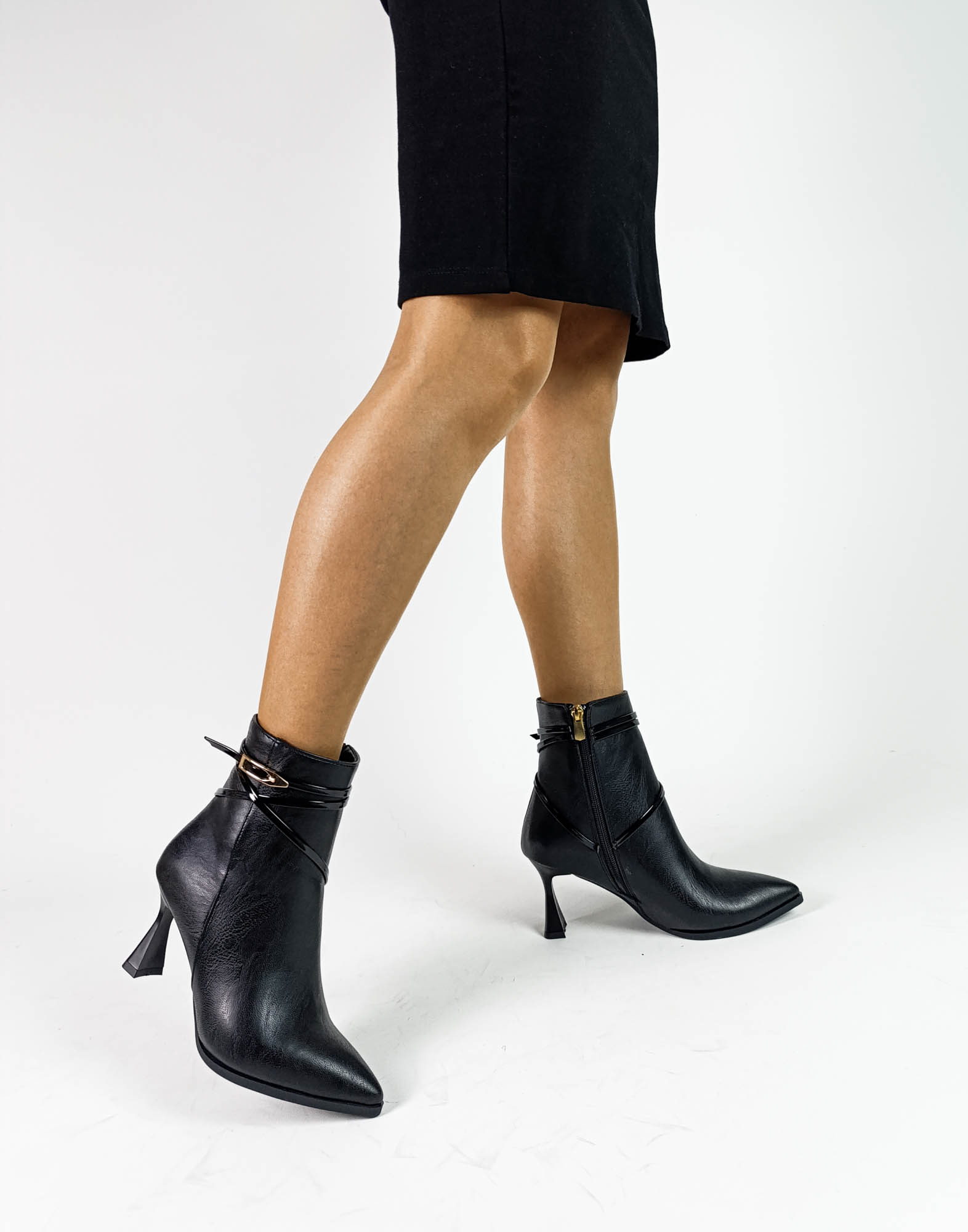 Siyah Renk Sivri Burun Kadeh Topuk Fermuarlı Kadın Bot