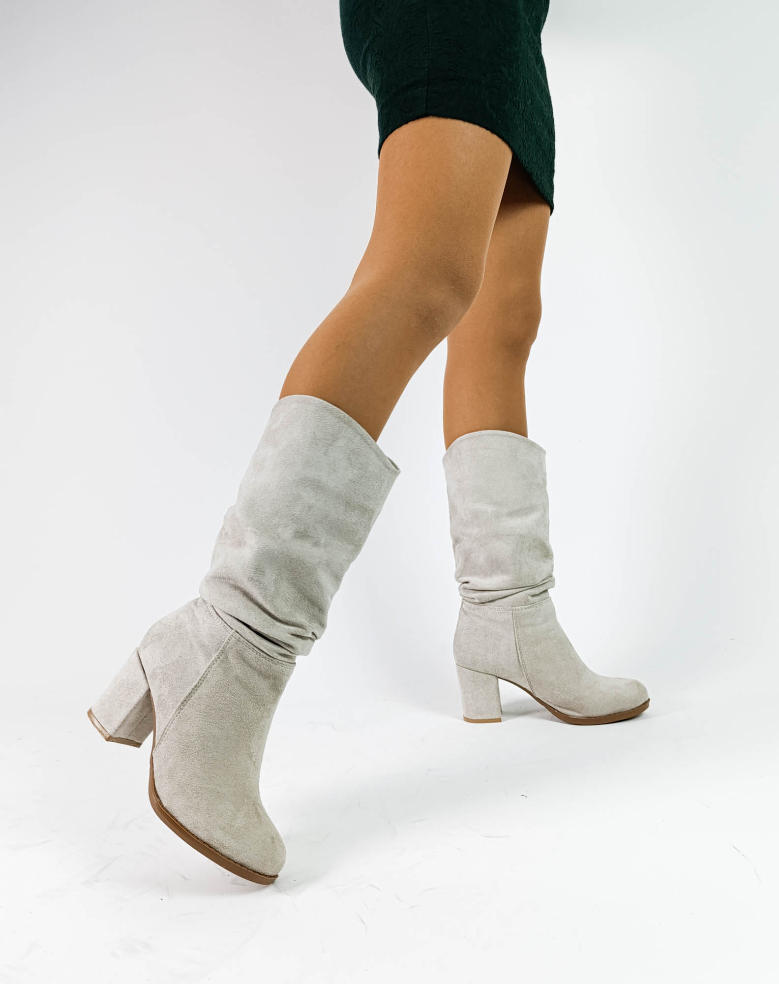 Süet Bej Renk Kalın Topuklu Körüklü Kadın Diz Altı Çizme